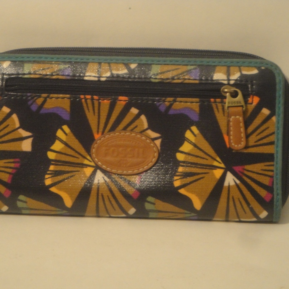Fossil Wallet Coated Floral Canvas Zip Around Clu… - image 1